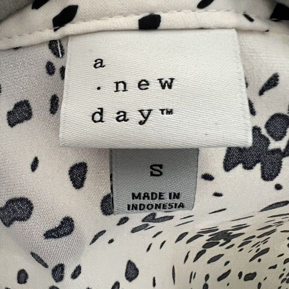 A New Day Women's Shirt Sleeve Satin Button-Down Leopard Spotted Size Small NEW - Picture 8 of 9